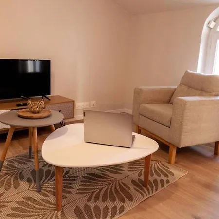 Apartment T2 Au Calme , Centre Historique , Entree Autonome *