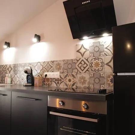 Apartment T2 Au Calme , Centre Historique , Entree Autonome *