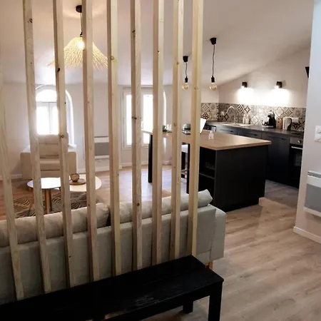 T2 Au Calme , Centre Historique , Entree Autonome Apartment
