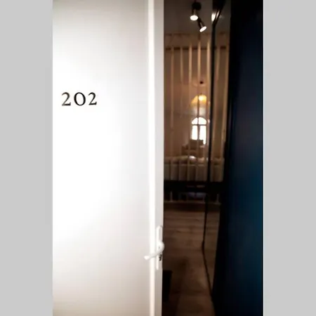 Apartment T2 Au Calme , Centre Historique , Entree Autonome *